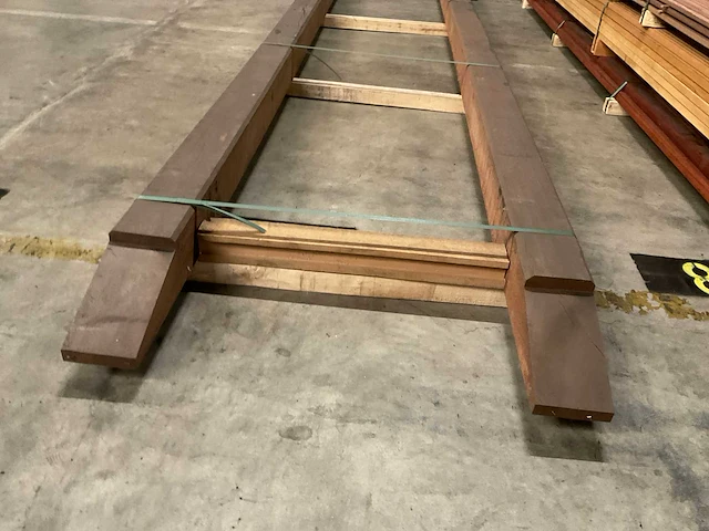 Azobé gording met liplas geschaafd 145x145 mm (2x) - afbeelding 2 van  4