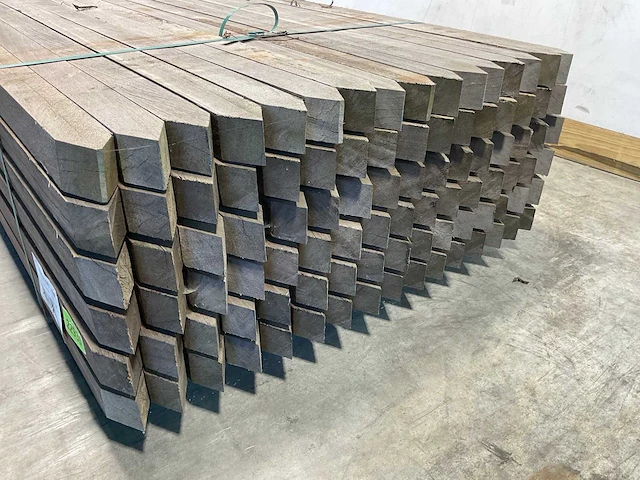 Azobé hardhouten paal fijnbezaagd gepunt 250x6x6 cm (96x) - afbeelding 3 van  5