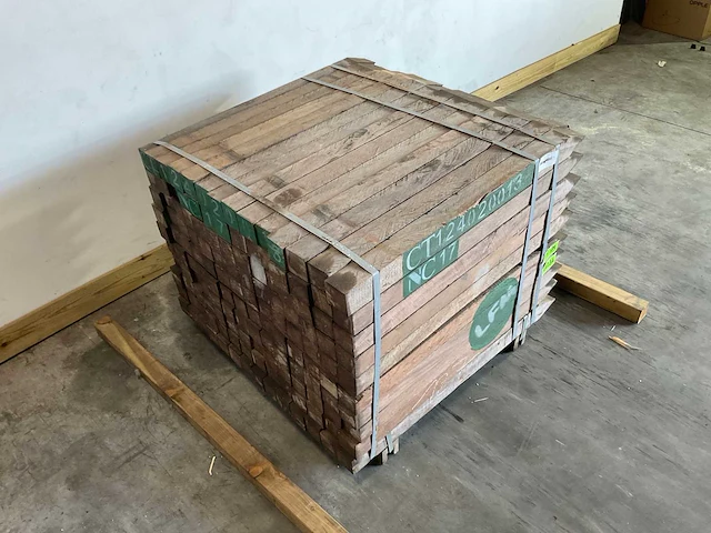 Azobé hardhouten tuinpaal gepunt 100x7x7 cm (140x) - afbeelding 2 van  5