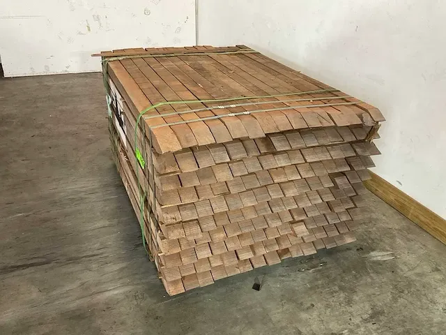 Azobé hardhouten tuinpaal gepunt 150x7x7 cm (10x) - afbeelding 1 van  5