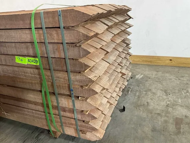 Azobé hardhouten tuinpaal gepunt 150x7x7 cm (10x) - afbeelding 4 van  5