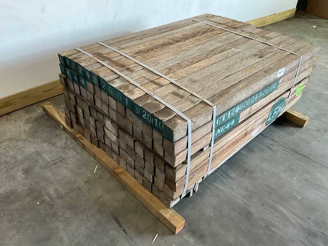 Azobé hardhouten tuinpaal gepunt 150x7x7 cm (98x) - afbeelding 2 van  5