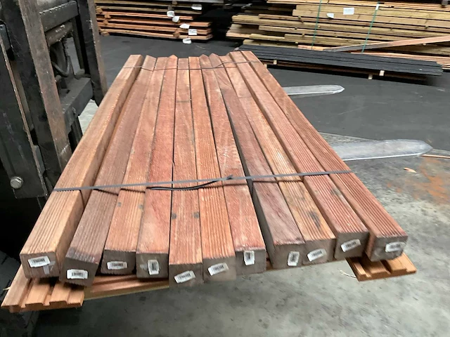 Azobé hardhouten tuinpaal gepunt 200x6,5x6,5 cm (11x) - afbeelding 6 van  15