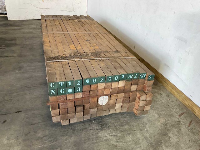 Azobé hardhouten tuinpaal gepunt 250x7x7 cm (92x) - afbeelding 3 van  5