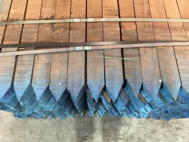 Azobé hardhouten tuinpaal gepunt 275x7x7 cm (20x) - afbeelding 4 van  5