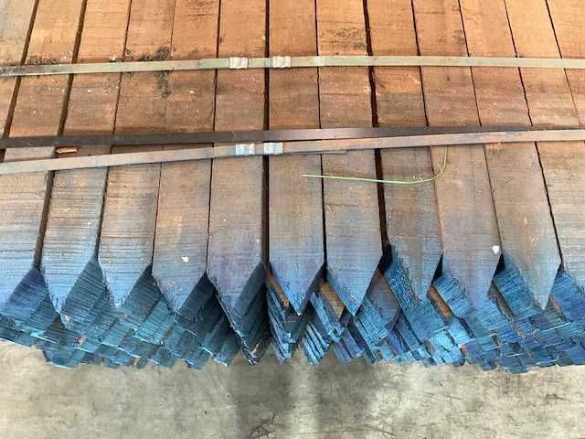 Azobé hardhouten tuinpaal gepunt 275x7x7 cm (20x) - afbeelding 4 van  5