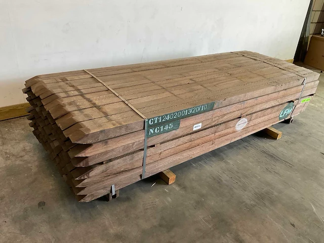 Azobé hardhouten tuinpaal gepunt 275x7x7 cm (92x) - afbeelding 3 van  5