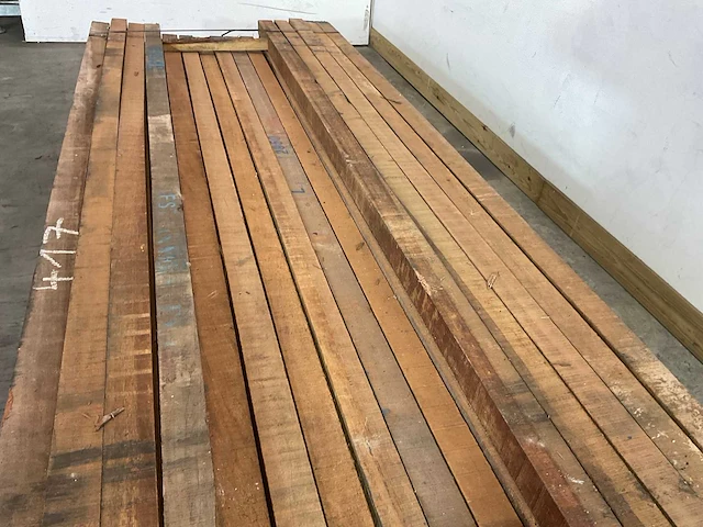 Azobé hardhouten tuinpaal gepunt 300x7x7 cm (20x) - afbeelding 4 van  5