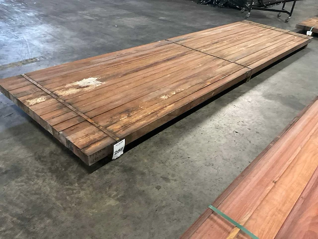 Azobé palen 60x60 mm (16x) - afbeelding 1 van  5