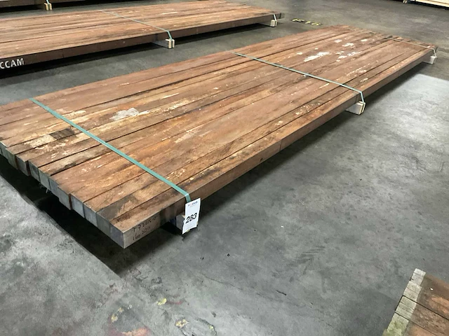 Azobé palen 60x60 mm (16x) - afbeelding 1 van  5