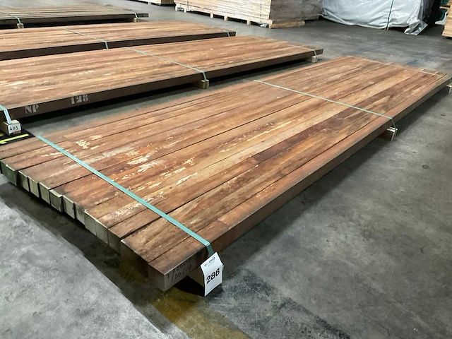 Azobé palen 60x60 mm (16x) - afbeelding 1 van  5
