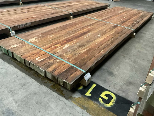 Azobé palen 60x60 mm (16x) - afbeelding 1 van  5
