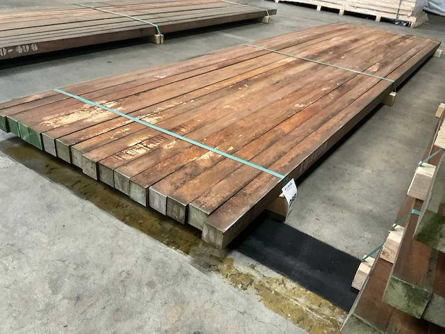 Azobé palen 60x60 mm (16x) - afbeelding 1 van  5