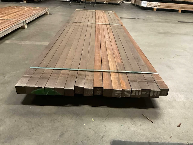 Azobé palen 60x60 mm (16x) - afbeelding 4 van  5