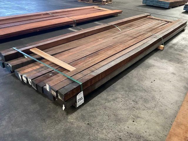 Azobé palen 60x60 mm (20x) - afbeelding 1 van  5
