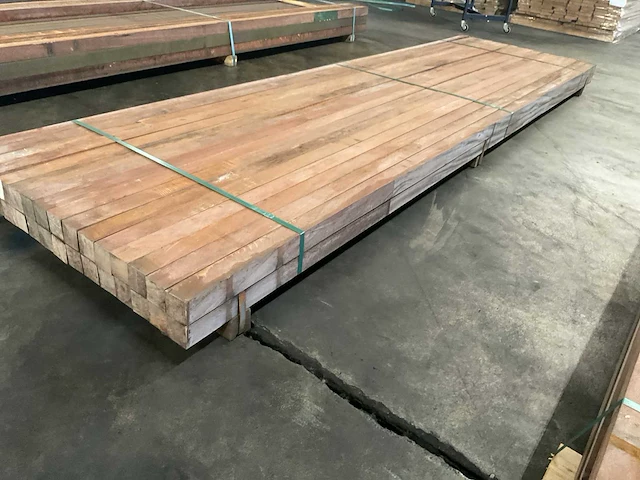 Azobé palen 60x60 mm (32x) - afbeelding 3 van  5
