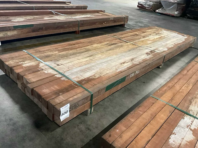 Azobé palen 60x60 mm (32x) - afbeelding 1 van  5