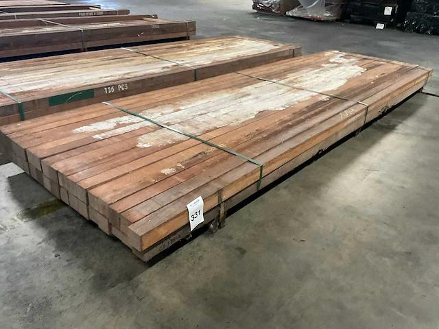 Azobé palen 60x60 mm (34x) - afbeelding 1 van  5