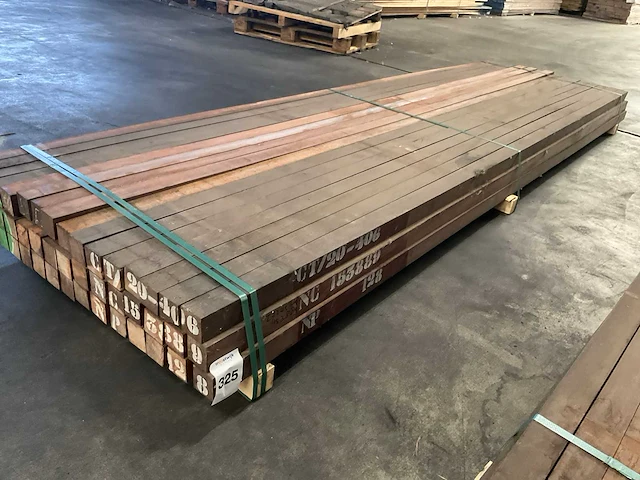 Azobé palen 60x60 mm (48x) - afbeelding 1 van  5