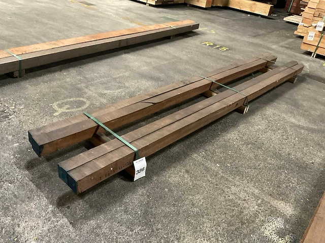 Azobé palen 70x70 mm (4x) - afbeelding 1 van  5
