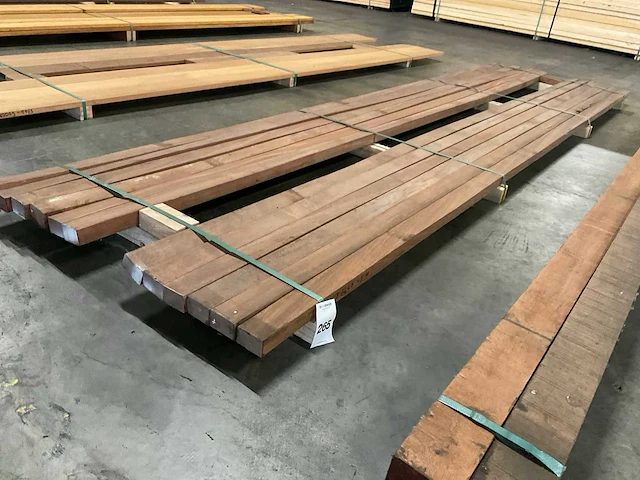 Azobé regels geschaafd 45x70 mm (12x) - afbeelding 1 van  6