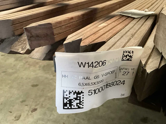Azobé tuinpaal gepunt met v-groef 300cm (32x) - afbeelding 2 van  8