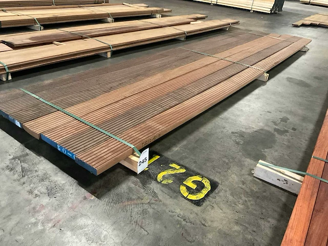 Azobé vlonderdelen antislip 35x140 mm (7x) - afbeelding 1 van  5