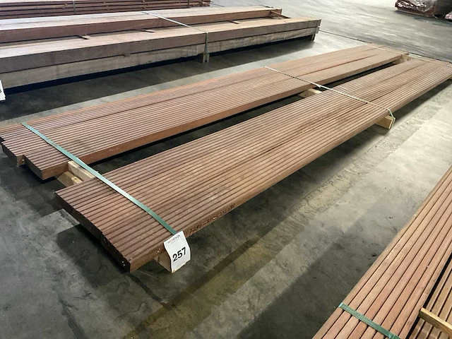 Azobé vlonderdelen antislip 45x140 mm (6x) - afbeelding 1 van  6