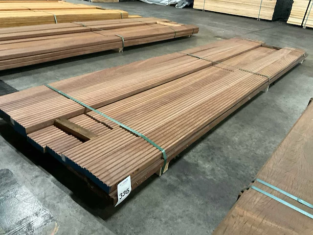 Azobé vlonderplanken met antislip 35x140 mm (12x) - afbeelding 1 van  6
