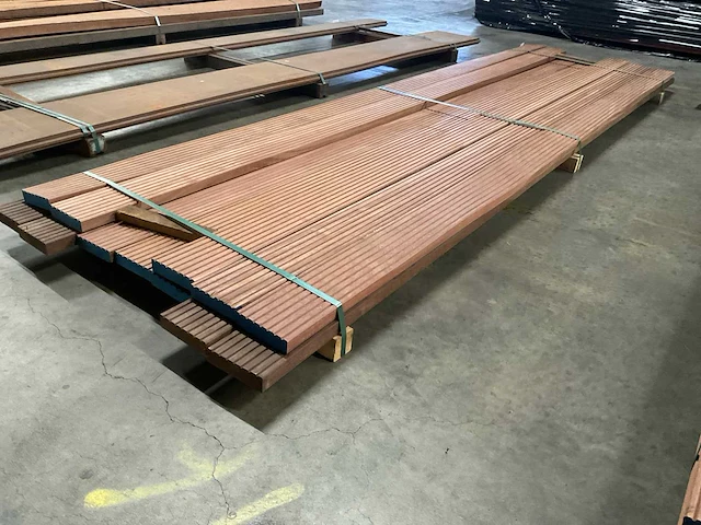 Azobé vlonderplanken met antislip 35x140 mm (12x) - afbeelding 3 van  6