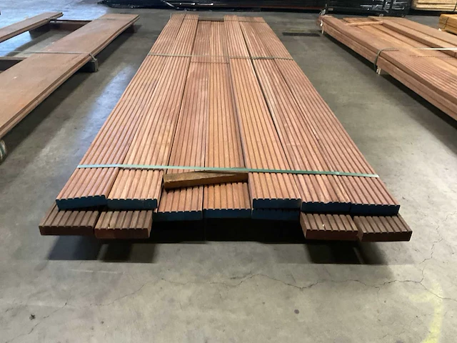 Azobé vlonderplanken met antislip 35x140 mm (12x) - afbeelding 4 van  6