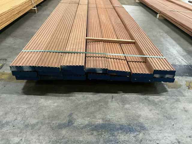 Azobé vlonderplanken met antislip 35x140 mm (18x) - afbeelding 2 van  6