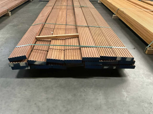Azobé vlonderplanken met antislip 35x140 mm (18x) - afbeelding 4 van  6