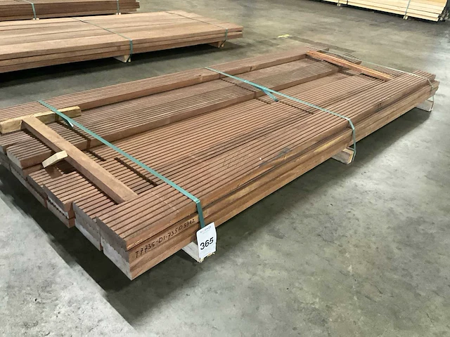 Azobé vlonderplanken met antislip 35x140 mm (22x) - afbeelding 1 van  6