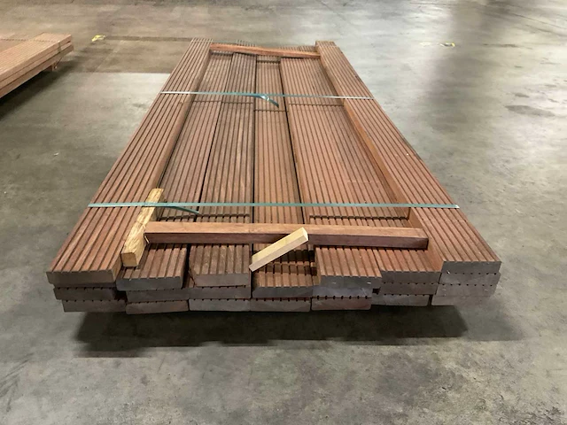 Azobé vlonderplanken met antislip 35x140 mm (22x) - afbeelding 2 van  6