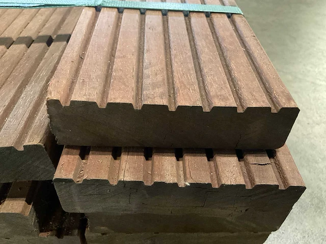 Azobé vlonderplanken met antislip 35x140 mm (22x) - afbeelding 6 van  6