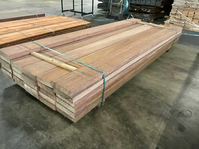 Azobé vlonderplanken met antislip 45x190 mm (27x) - afbeelding 1 van  5