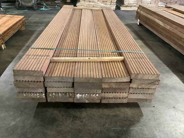 Azobé vlonderplanken met antislip 45x190 mm (27x) - afbeelding 3 van  5
