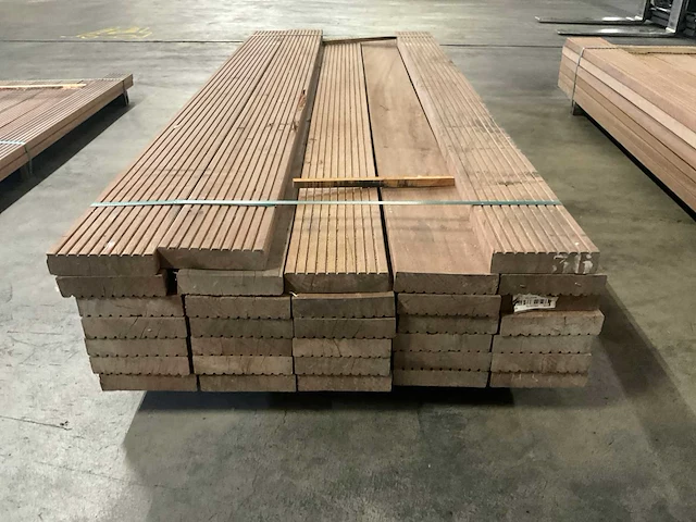 Azobé vlonderplanken met antislip 45x190 mm (33x) - afbeelding 2 van  6