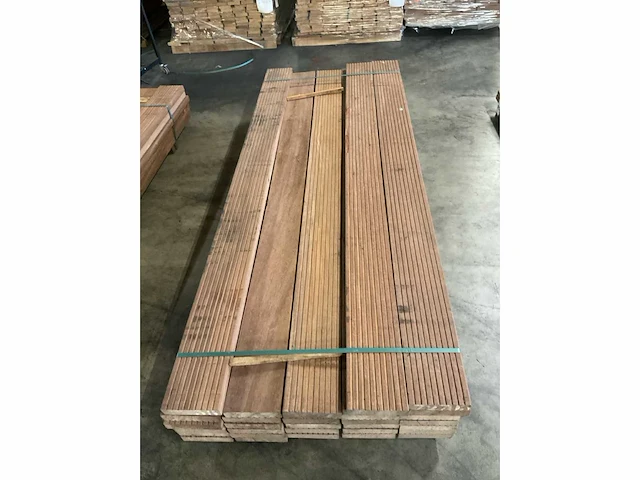 Azobé vlonderplanken met antislip 45x190 mm (33x) - afbeelding 5 van  6