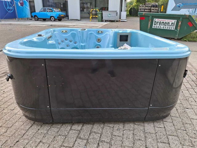 Azur spa 4 persoons amerikaanse jacuzzi en buitenspa - afbeelding 6 van  27