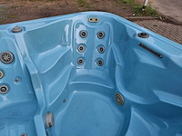 Azur spa 4 persoons amerikaanse jacuzzi en buitenspa - afbeelding 18 van  27