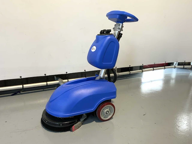 B30 - folding scrubber - vloerreiniger - afbeelding 1 van  10