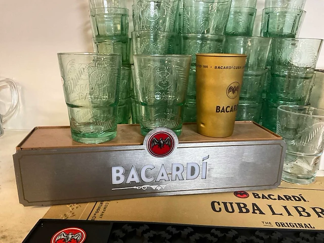 Bacardi merchandising - afbeelding 4 van  9