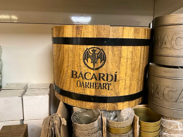Bacardi merchandising - afbeelding 5 van  9