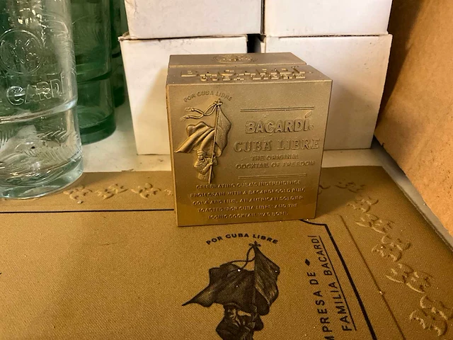 Bacardi merchandising - afbeelding 8 van  9
