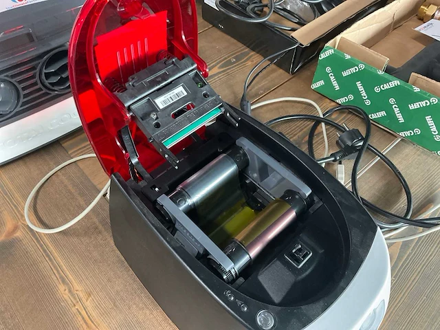 Badgy 100 badgeprinter - afbeelding 2 van  5