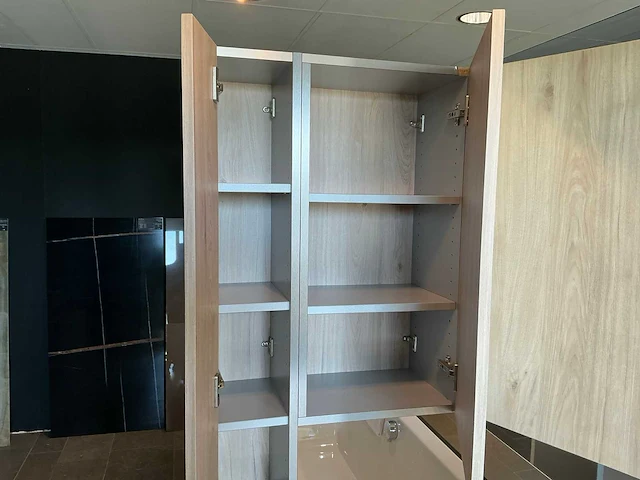 Badkamermeubel met ligbad - afbeelding 10 van  19
