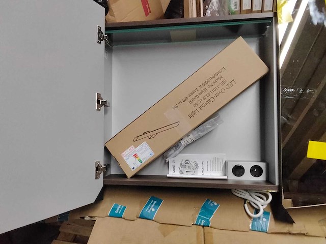 Badkamerspiegel met 3 kastjes. incl. led verlichting. - afbeelding 7 van  11