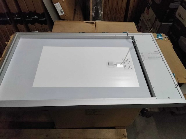 Badkamerspiegel met verlichting en verwarming. - afbeelding 1 van  3